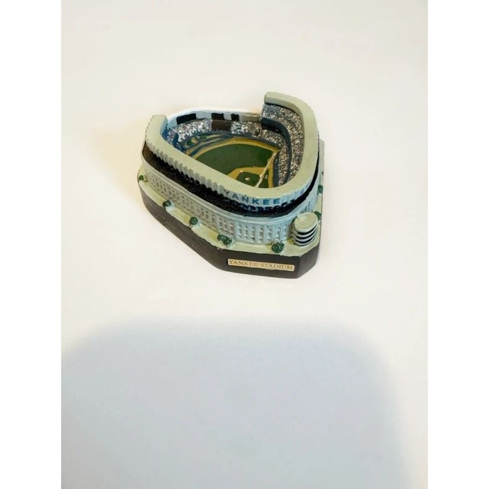 2005 Yankee Stadium Miniature Replica Figurine New York Yankees Souvenir